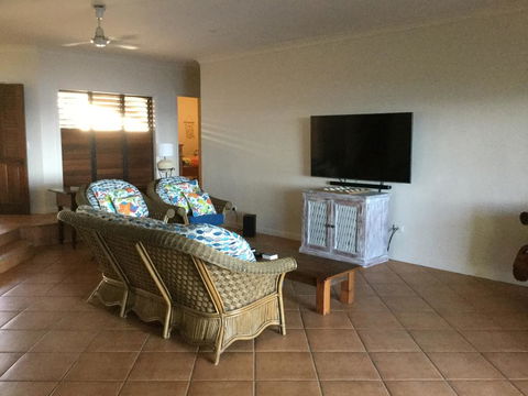 ABSOLUTE BEACHFRONT BLISS @ NEWELL BEACH - Accommodation Perth 2