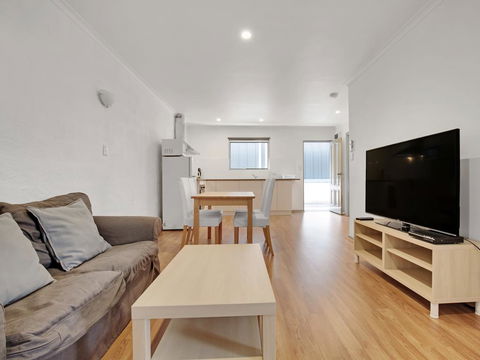 Adelaide Holiday Homes - Perth Resorts 2