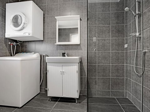 Adelaide Holiday Homes - Perth Resorts 3