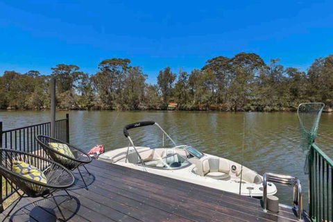 DOCK 08 Riverside Entertainer Pets Welcome - Accommodation Perth 0