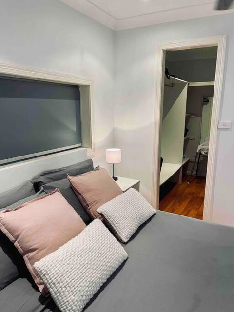 DOCK 08 Riverside Entertainer Pets Welcome - Accommodation Perth 3