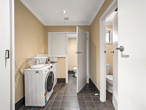 Eagle Bay Beach House - 300m To The Beach! - Accommodation Perth 4