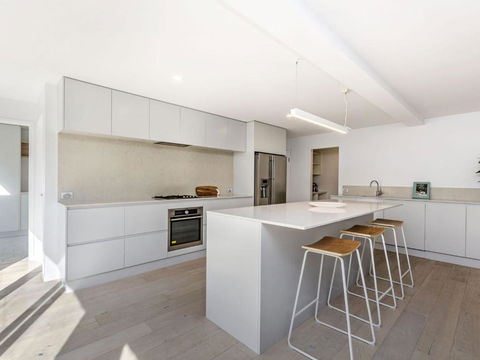 East Beach Retreat - Perth Resorts 4