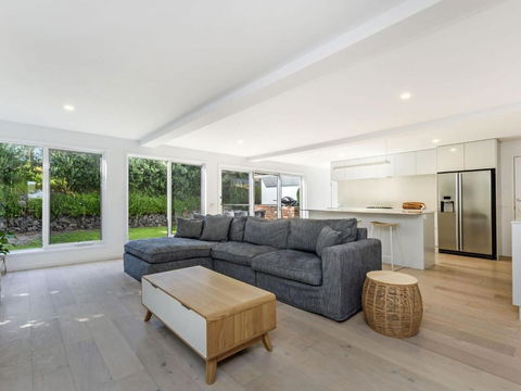 East Beach Retreat - Perth Resorts 2