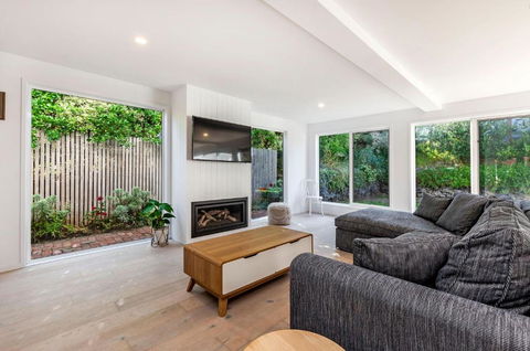 East Beach Retreat - Perth Resorts 0