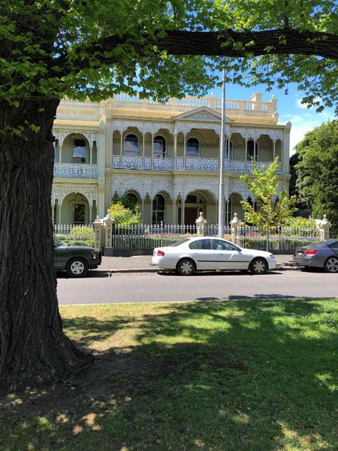 East Melbourne City Studio - Amazing Location & Sunny Charm - Perth Resorts 1