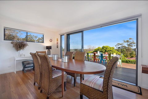 EAST52A - Lake Views - Accommodation Perth 3