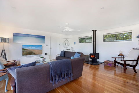 EAST52A - Lake Views - Accommodation Perth 1