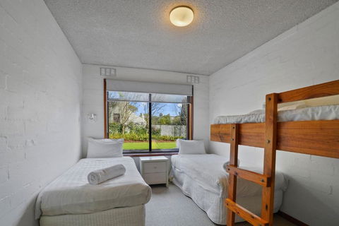 Eastern Beach Unit 2 - Perth Resorts 4