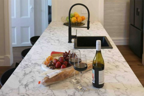 EDW19 - Stylish 2-Bed, 2-Bath Townhose In Drummoyne - Perth Resorts 1