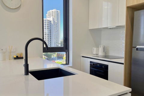 E.S. Surfers Paradise - Accommodation Perth 2