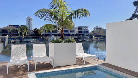 E.S. Surfers Paradise - Accommodation Perth 0