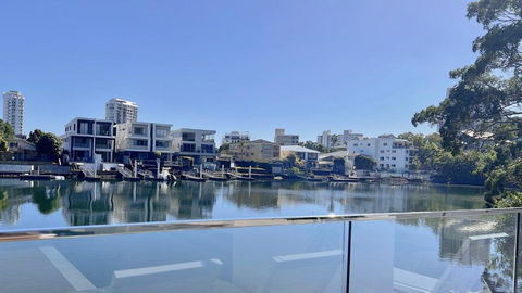 E.S. Surfers Paradise - Accommodation Perth 1