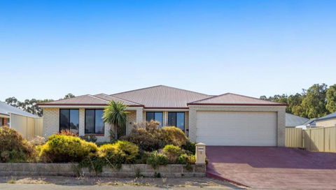 Executive Escape 4 Bedroom Home - Accommodation Perth 0