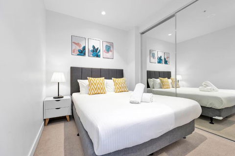 EPORO Tower Modern Apartments Melbourne Central CBD - Accommodation Perth 1