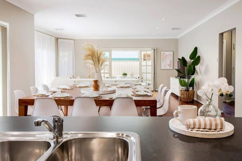 Expansive 5-bed Stunner For Corporate &families - Perth Resorts 0