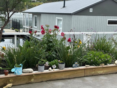 Elegant And Scenic Floating Boat House - Accommodation Perth 2