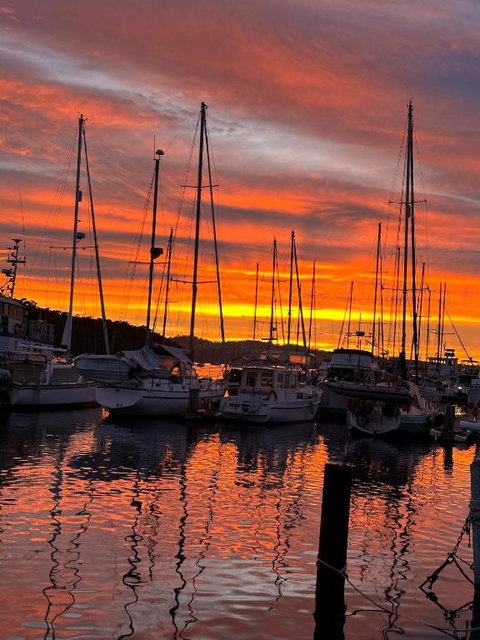 Elegant And Scenic Floating Boat House - Accommodation Perth 1