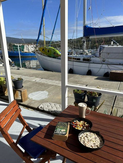Elegant And Scenic Floating Boat House - Accommodation Perth 4