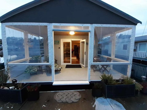 Elegant And Scenic Floating Boat House - Accommodation Perth 0