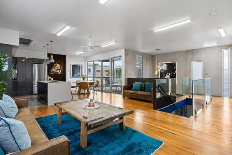 Exquisite Beachside Mansion - Accommodation Perth 3