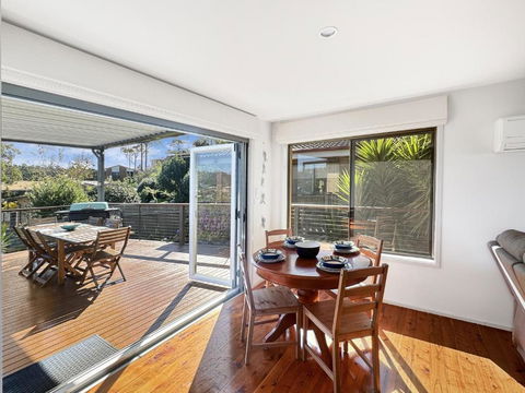 Fab 3-Bed Stay With Great Outdoors & Water Views - Perth Resorts 4