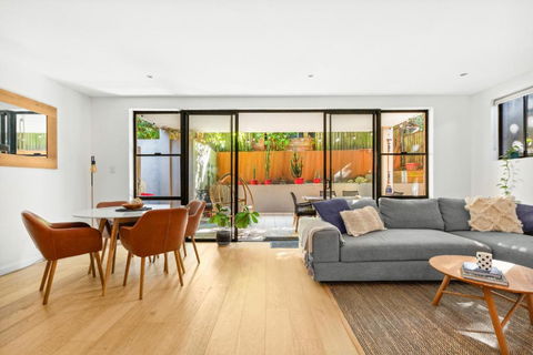 Fab Bondi 2-Bed With Courtyard & Alfresco Dining - Perth Resorts 0