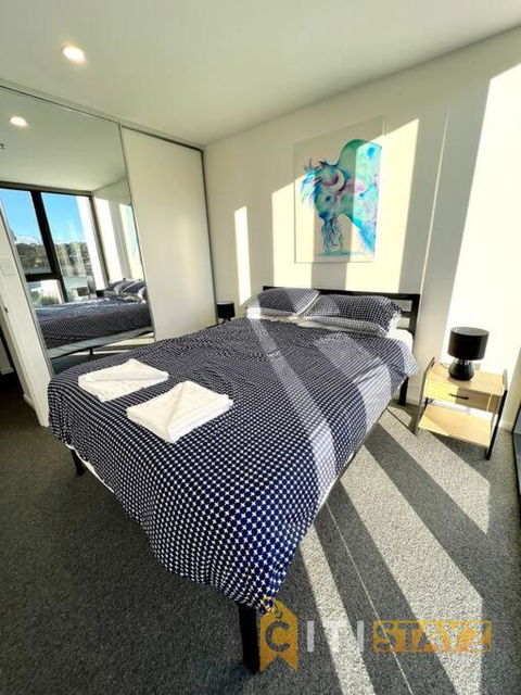Fab In Phillip - 2bd 2bth Apt - Close To CBR Hospital - Perth Resorts 1