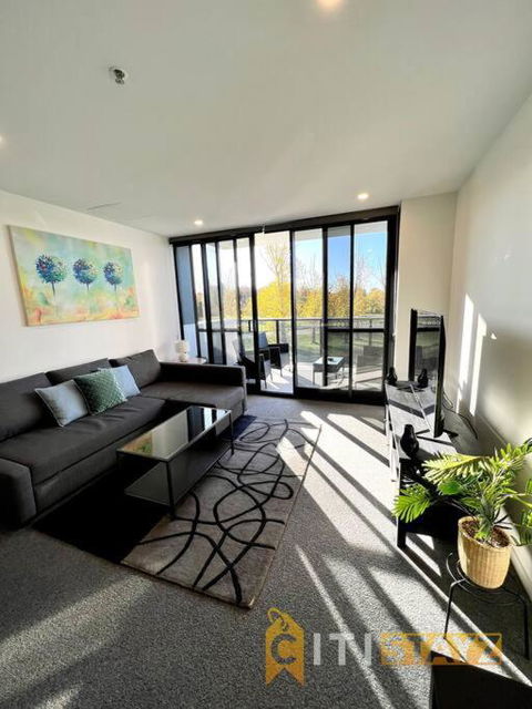 Fab In Phillip - 2bd 2bth Apt - Close To CBR Hospital - Perth Resorts 2