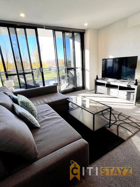 Fab In Phillip - 2bd 2bth Apt - Close To CBR Hospital - Perth Resorts 4