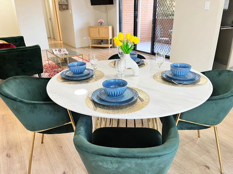 Fabulous 2 Bedroom Apartment, Secured Free Parking - Accommodation Perth 4