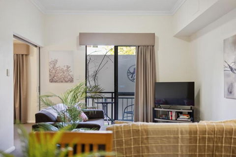 Fabulous Apt In Northbridge With Pool & WiFi - Accommodation Perth 1