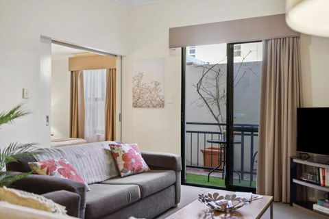 Fabulous Apt In Northbridge With Pool & WiFi - Accommodation Perth 0