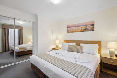 Fabulous Apt In Northbridge With Pool & WiFi - Accommodation Perth 2