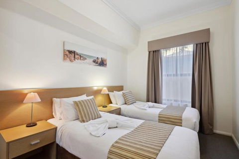 Fabulous Apt In Northbridge With Pool & WiFi - Accommodation Perth 3