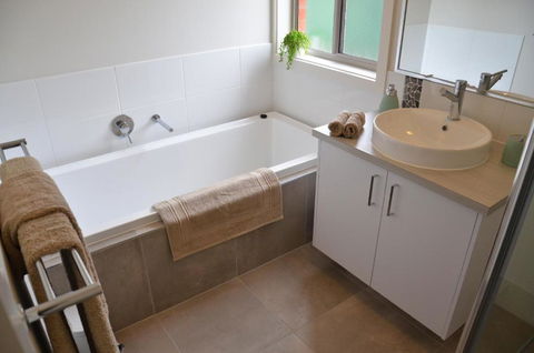 Falls Cottage Whitfield - Accommodation Perth 4