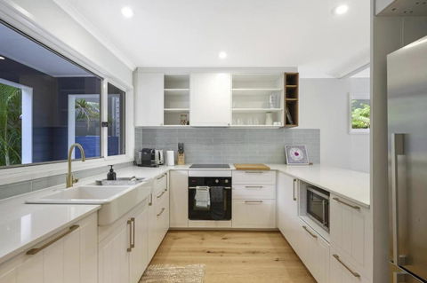 Family Friendly Beach House - 5mins Walk To The Beach - Accommodation Perth 3