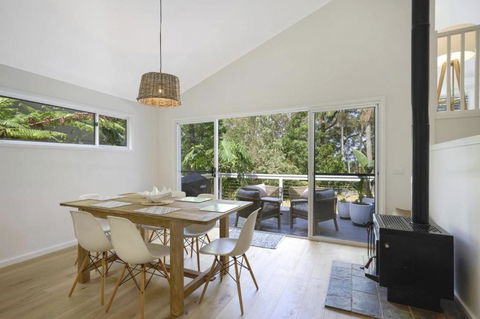 Family Friendly Beach House - 5mins Walk To The Beach - Accommodation Perth 2