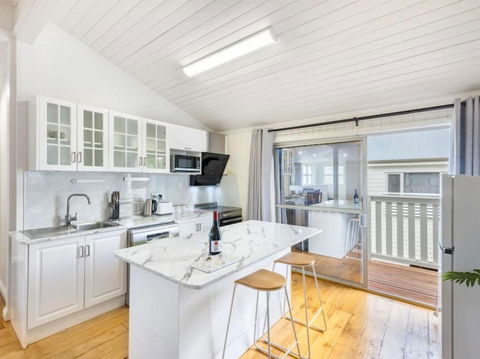 Family Friendly Cozy 4BR House At Annerley - Accommodation Perth 0