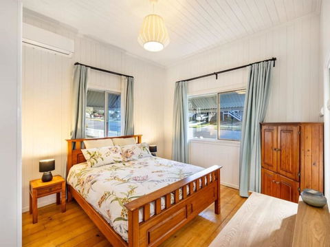 Family Friendly Cozy 4BR House At Annerley - Accommodation Perth 3