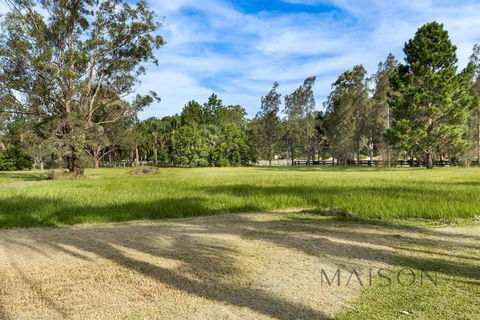 Family Getaway In Salt Ash - Perth Resorts 1