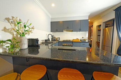 Fawkner Modern 3BR House Netflix WiFi Parking - Accommodation Perth 2