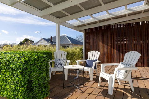 FOREST CORNER - 3 BEDROOM WEATHERBOARD, TRENTHAM - Perth Resorts 2