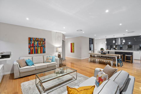 Family Vacation Escapade Shops Beach And Sun Await - Accommodation Perth 0