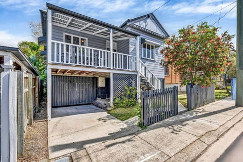 Gabba Central 2 Separate Homes 1 Block 6 Bdrms - Accommodation Perth 0
