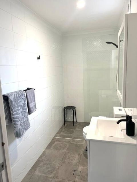 Gabba Central 2 Separate Homes 1 Block 6 Bdrms - Accommodation Perth 3