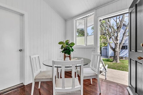 Gabba Central 2 Separate Homes 1 Block 6 Bdrms - Accommodation Perth 4