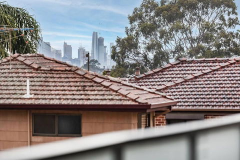 GLAD3 Gladesville Getaway Bright & Contemporary - Accommodation Perth 1