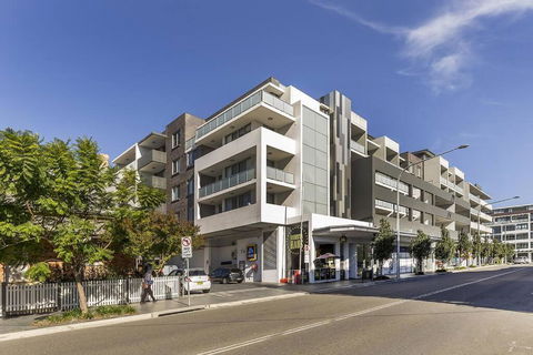 GLAD3 Gladesville Getaway Bright & Contemporary - Accommodation Perth 3