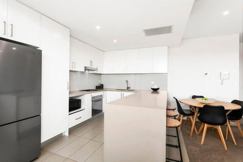 GLAD3 Gladesville Getaway Bright & Contemporary - Accommodation Perth 4